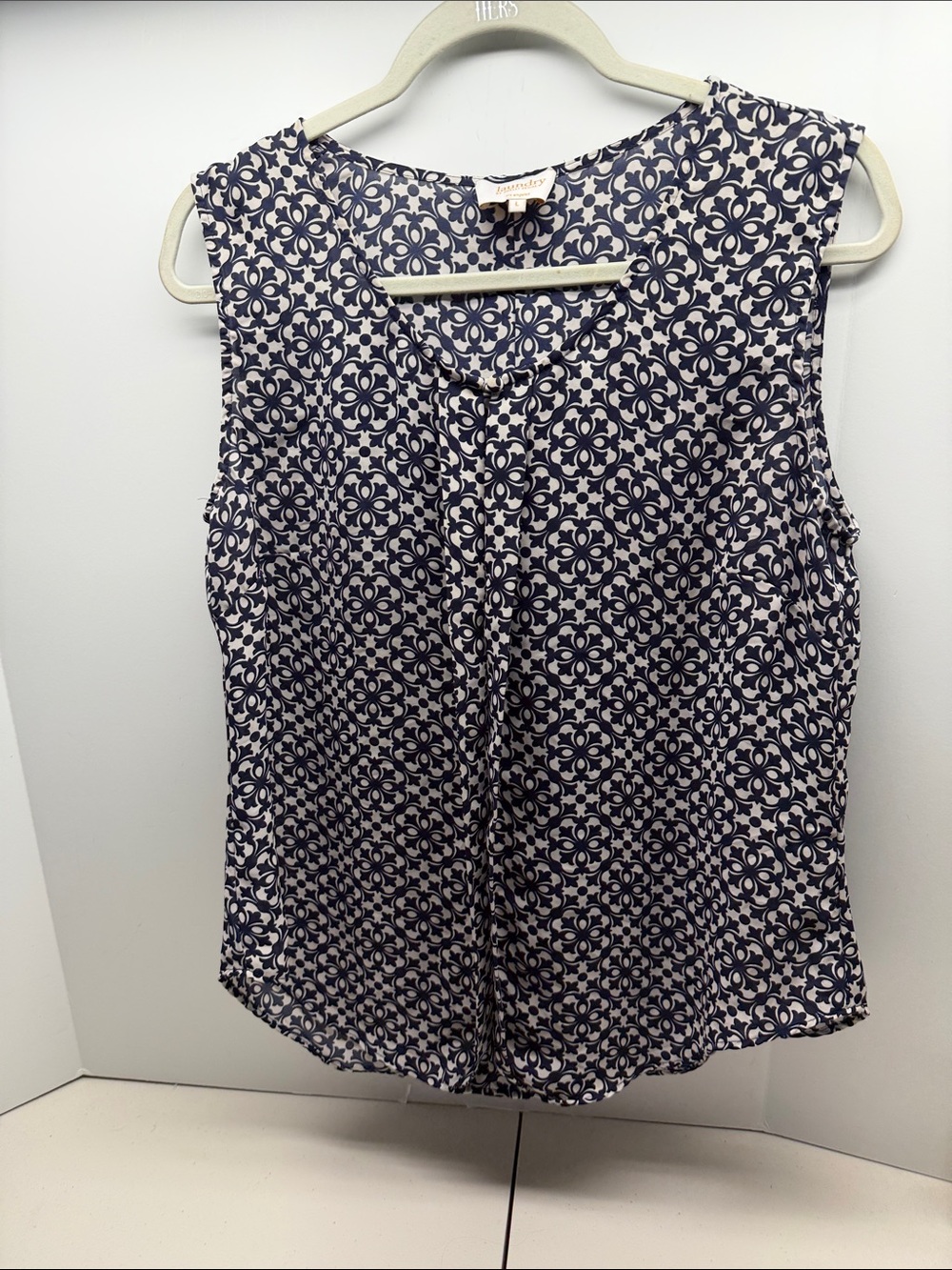 Laundry By Shelli Segal Navy and White Printed Sleeveless Camisole